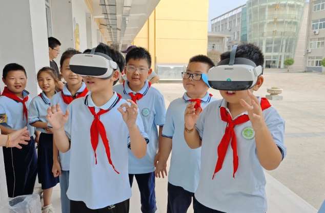合肥市图书馆使用PICO头显开展乡村儿童VR阅读活动